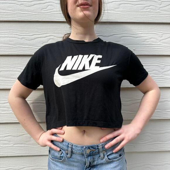 Nike Cropped Black and White T-shirt - Picture 1 of 4